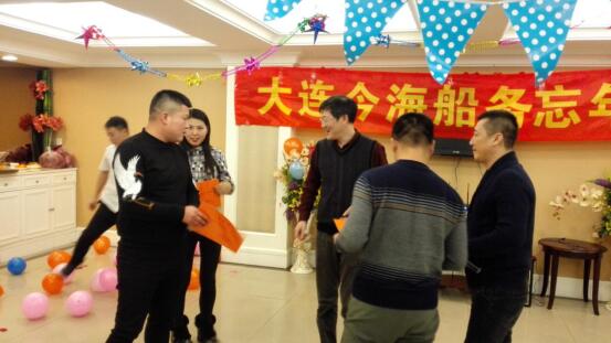 全体员工及家属参加公司2016年度的忘年会