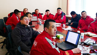 全体员工参加公司2018年度的总结会